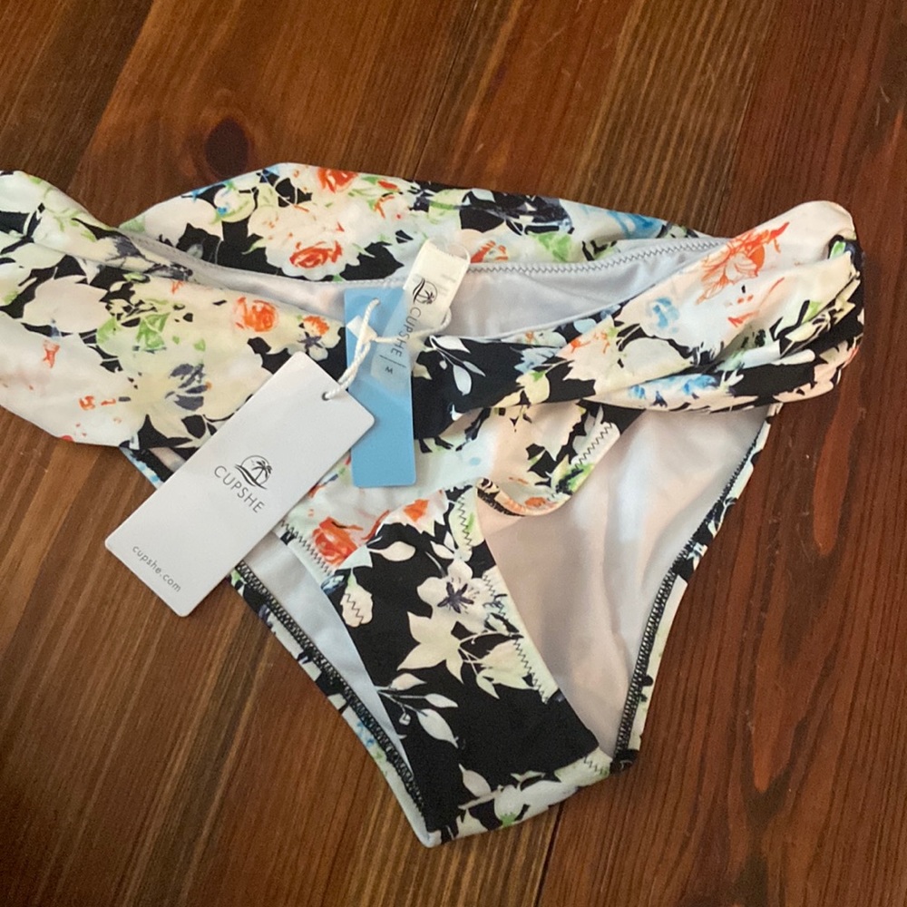 CUPSHE bikini bottom size medium